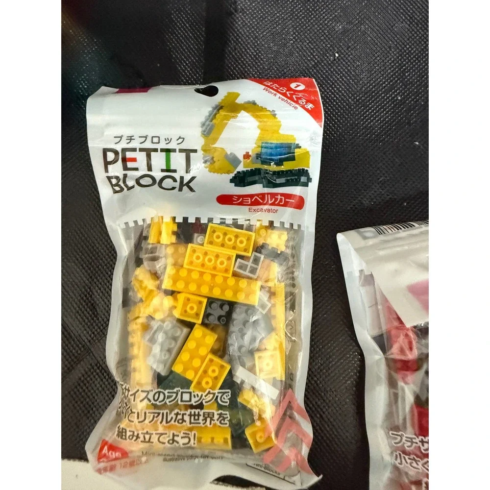 Daiso Petit Block Set 4pk Excavator Helicopter Maltese Schnauzer Mini Blocks